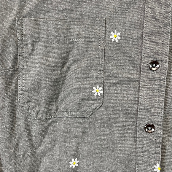 Torrid Shirt 0X Gray Flannel Button Up Daisy Embroidered Long Sleeve Cotton B89 - Picture 6 of 11